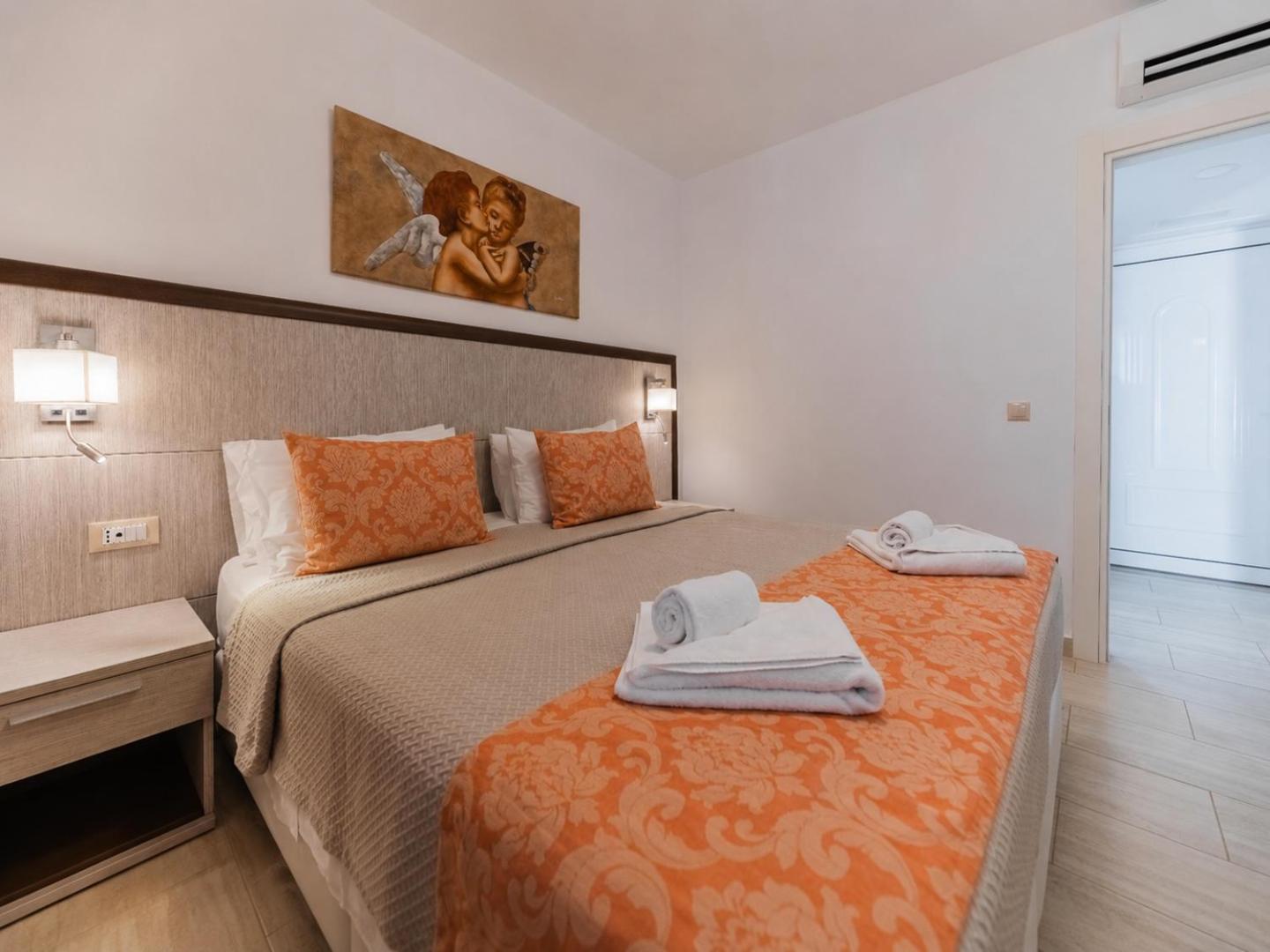 Haraki Bay Hotel and Luxury Apartments 8