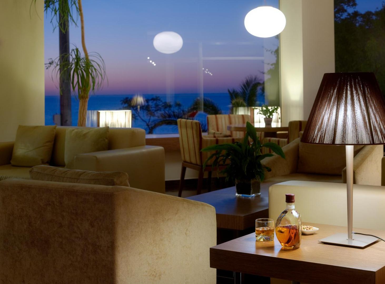 Irida Hotel 5