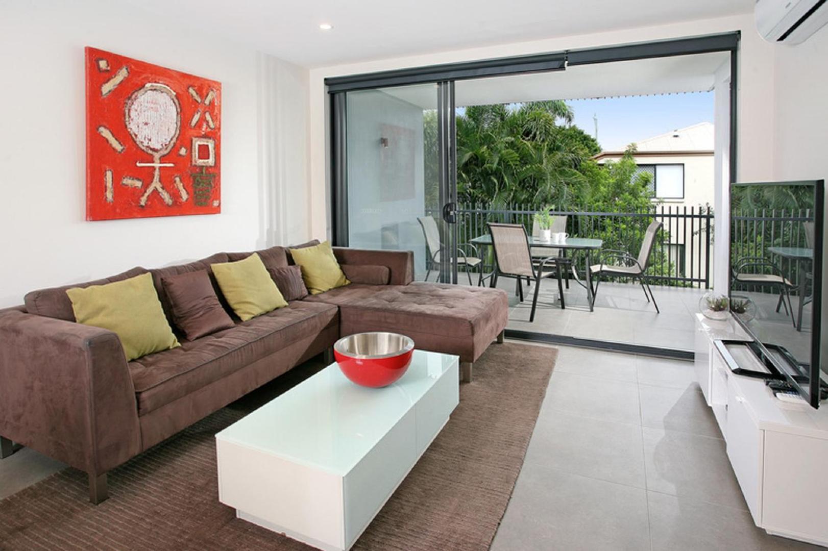 Back of the Block Bulimba – Executive 3BR Bulimba apartment with leafy outlook