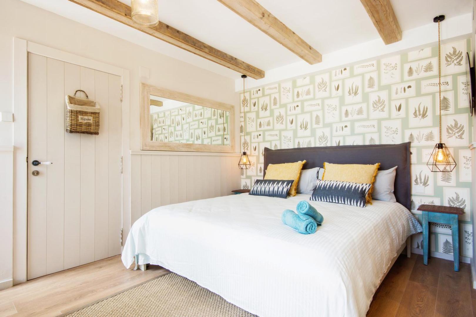 The Beach House Studios & Suites 8
