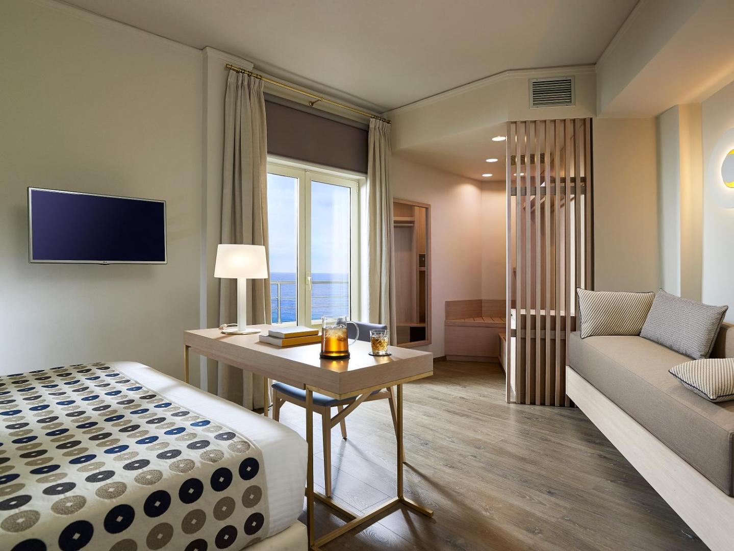 Irida Hotel 6