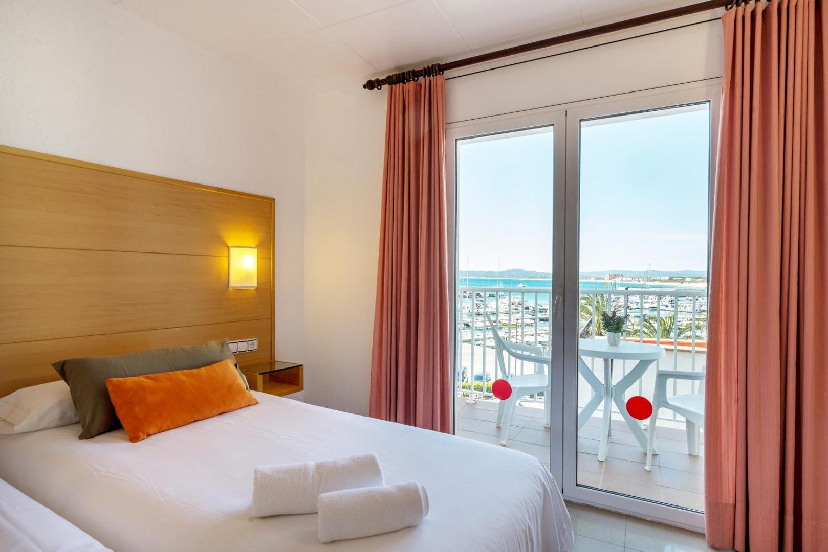 Hotel & Diving Les Illes 3