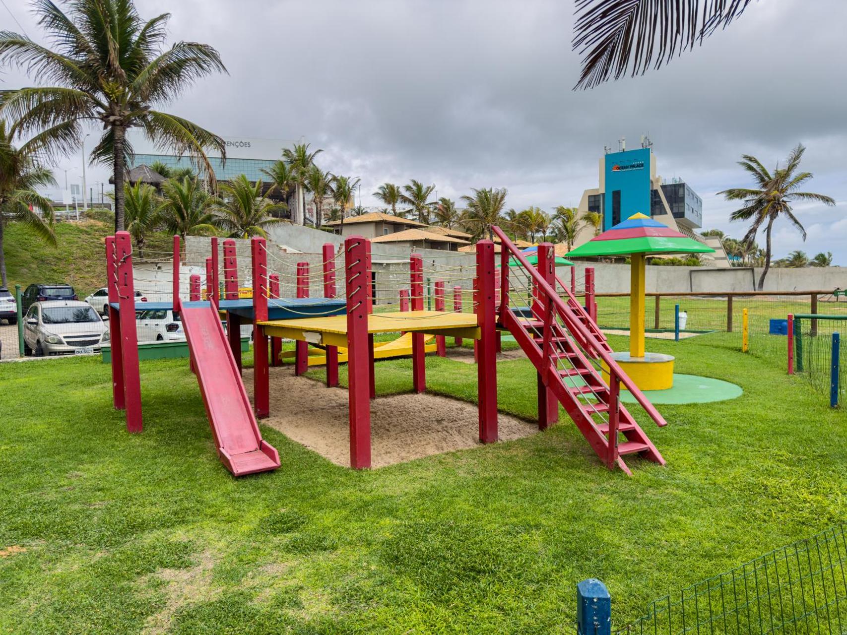 Parquinho infantil em El Aram Natal Mar