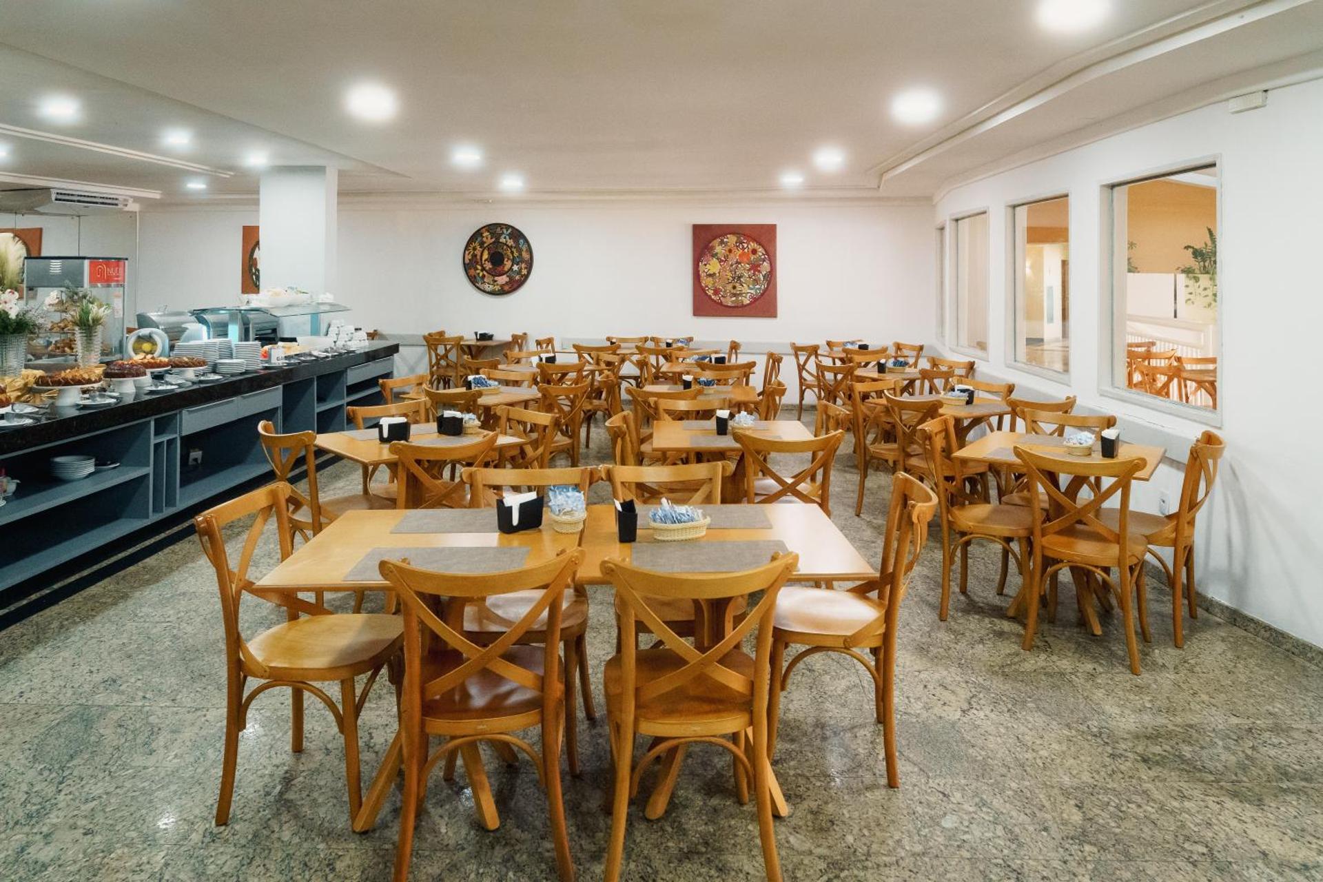 Um restaurante ou outro lugar para comer em El Aram Natal Mar mais 42 fotos
