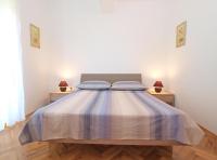 Łóżko lub łóżka w pokoju w obiekcie Apartments Mira 1293
