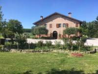 A garden outside Agriturismo La Cascinetta