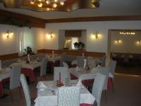 Reštaurácia alebo iné gastronomické zariadenie v ubytovaní Hotel Bertoldi