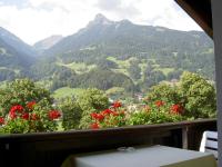 A general mountain view or a mountain view taken from Az apartmant