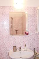A bathroom at Dimora Rosso Piceno