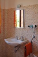 A bathroom at Dimora Rosso Piceno