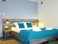 Łóżko lub łóżka w pokoju w obiekcie Hotel Giżycko