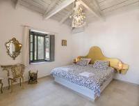 A bed or beds in a room at Villa Sunrise