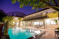 Bazén v ubytování Villa Navin Premiere Pool Villa nebo v jeho okolí