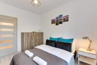 Łóżko lub łóżka w pokoju w obiekcie Gdansk Comfort Apartments Bursztynowa