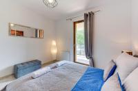 Łóżko lub łóżka w pokoju w obiekcie Gdansk Comfort Apartments Bursztynowa