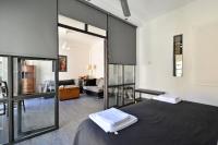 Postel nebo postele na pokoji v ubytování Plaka Elegant Apartment