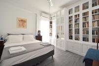 Postel nebo postele na pokoji v ubytování Plaka Elegant Apartment