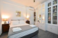 Postel nebo postele na pokoji v ubytování Plaka Elegant Apartment