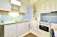 Kuchyň nebo kuchyňský kout v ubytování Plaka Elegant Apartment