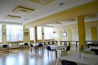 Reštaurácia alebo iné gastronomické zariadenie v ubytovaní Willa Sailor Pabianice