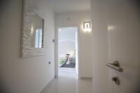 Postel nebo postele na pokoji v ubytování Studio-Apartment VAL - Luxury massage chair - Private SPA- Hot Tub, Infrared Sauna, , Parking with video surveillance, Entry with PIN 0 - 24h, FREE CANCELLATION 24 hours before Check In