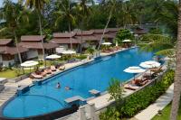 an overhead view of a swimming pool at a resort at Maehaad Bay Resort - SHA Plus in Mae Haad