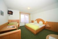A bed or beds in a room at Pension Sonnwendhof