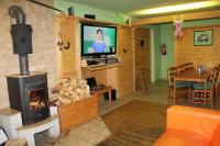 TV a/nebo společenská místnost v ubytování Vysokohorský apartmán Cihlářka