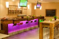 Televízia a/alebo spoločenská miestnosť v ubytovaní Explorer Hotel Zillertal