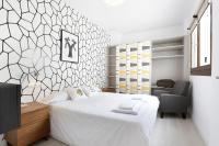 Postel nebo postele na pokoji v ubytování HI ROOM - Smart Apartments - AC