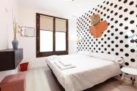 Postel nebo postele na pokoji v ubytování HI ROOM - Smart Apartments - AC