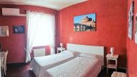 A bed or beds in a room at CiaoRoma!