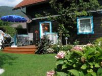 A garden outside Haus Thon