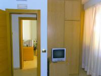 Una televisión o centro de entretenimiento en Hotel Villa Carolina
