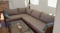 Posedenie v ubytovaní Apartamento MonteGolf con TERRAZA PRIVADA