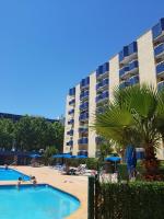 The swimming pool at or close to Studio Alboran