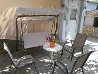 Patio alebo iná vonkajšia časť ubytovania Patra Rooms Skala Prinou