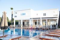 Bazén v ubytování Zeus Hotel nebo v jeho okolí