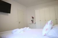 Postel nebo postele na pokoji v ubytování Apartments Holiday Baška Voda
