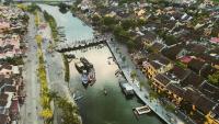 ホームステイの近くを流れる川の景色