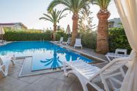 Bazén v ubytování Creta Aquamarine Hotel nebo v jeho okolí