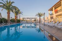 Bazén v ubytování Creta Aquamarine Hotel nebo v jeho okolí