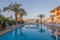 Bazén v ubytování Creta Aquamarine Hotel nebo v jeho okolí