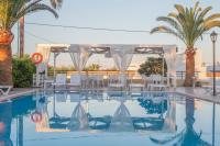 Bazén v ubytování Creta Aquamarine Hotel nebo v jeho okolí