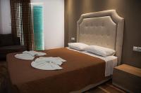 Postel nebo postele na pokoji v ubytování Zeus Hotel