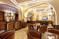 A television and/or entertainment centre at Best Western Plus Bristol Hotel