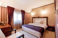 A bed or beds in a room at Best Western Plus Bristol Hotel