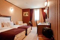A bed or beds in a room at Best Western Plus Bristol Hotel