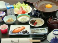旅館の敷地内または近くでの食事または食べ物