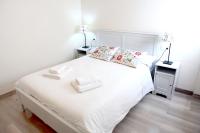 Postel nebo postele na pokoji v ubytování Sleepin Sevilla Arenal